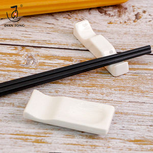 DianTong Meilleure vente Support de repose-baguettes et cuillères en porcelaine blanche unie avec logo personnalisé, Repose-baguettes en céramique - Product Image 4