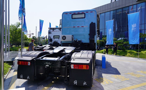 Camions tracteurs diesel Faw <span class=keywords><strong>d</strong></span>'<span class=keywords><strong>occasion</strong></span> 560 CV 39T conduite à gauche 6x4 <span class=keywords><strong>Camion</strong></span> remorqueur en Afrique - Product Image 3