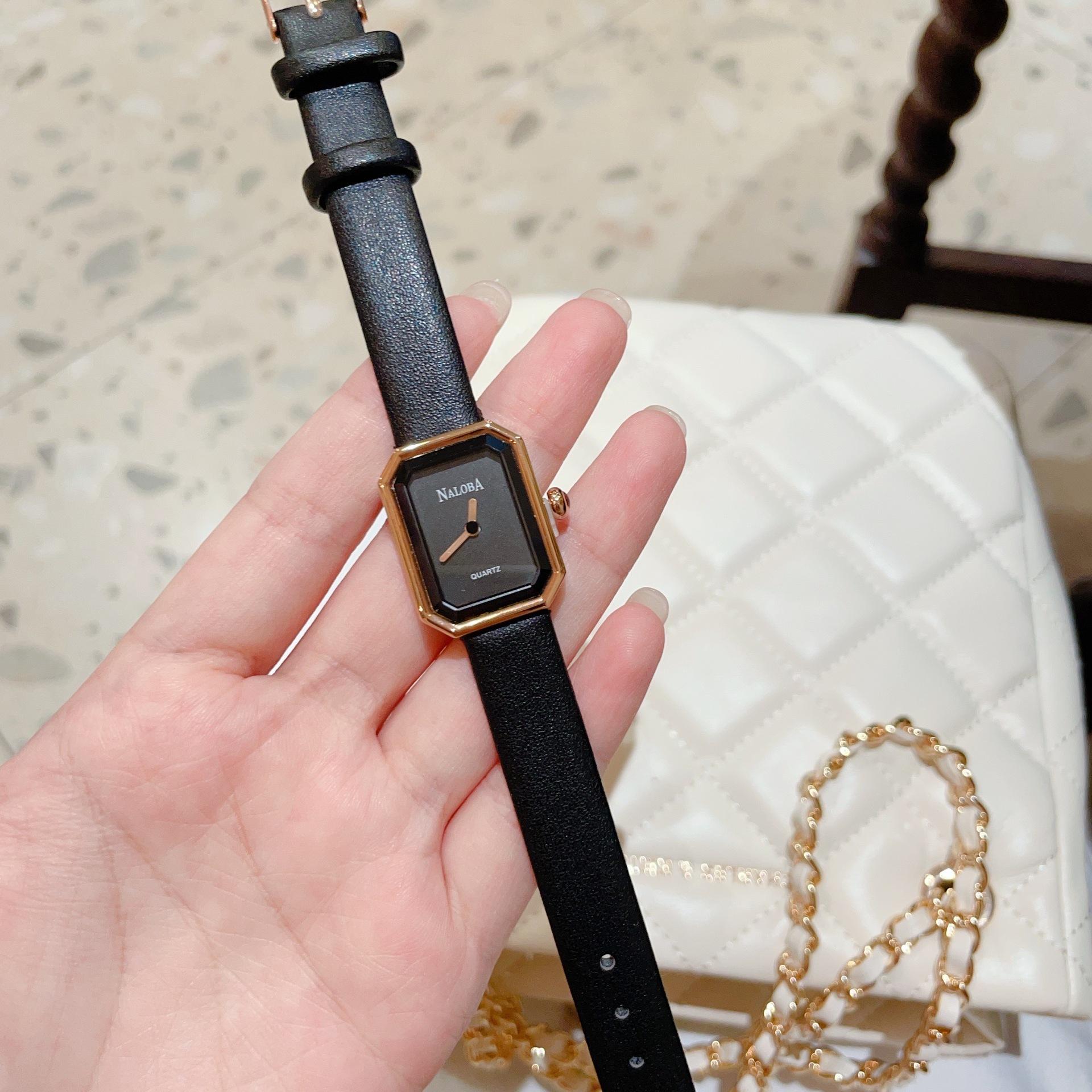 เปลือกสีโรสโกลด์-รูรับแสงใบหน้าสีดำ