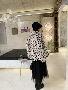 Giacca di pelliccia di coniglio di pelliccia di visone corto all'ingrosso invernale giacca di pelliccia di moda da donna con risvolto caldo con <span class=keywords><strong>tasche</strong></span> in pelliccia di volpe sintetica - Product Image 2