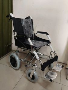 סין כסא גלגלים חשמלי באיכות גבוהה במלאי קיבולת טעינה מקסימלית 120 ק "ג oem כיסא חשמלי - Product Image 3