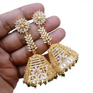 Ensemble de bijoux imitation classique élégant, long collier Jhumka en cristal et strass pour les tenues de mariée, formelles et de soirée - Product Image 1