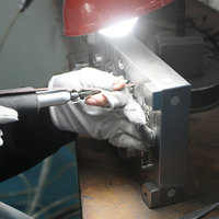 Moule d'injection plastique haute précision de couleur personnalisée OEM pour phare de véhicule LED, phare de voiture