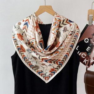 Foulard carré 100% Soie de Mûrier Automne 90x90cm en Crêpe de Soie Satinée à Motifs Floraux Délicats, Élégance Française, Design Imprimé Personnalisé, Fabrication Usine - Product Image 1