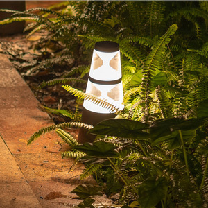 Luces Solares LED para Jardín, Iluminación Exterior Impermeable para Caminos, Diseño Geométrico Abstracto para Patio de Villa - Product Image 2