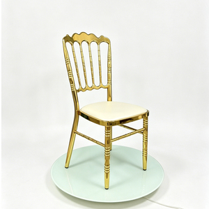 Chaises Chiavari Napoléon Dorées Modernes et Confortables pour Salles de Banquet, Salles à Manger, Espaces Extérieurs, Salons, Mariages, Hôtels et Événements – Vente en Gros - Product Image 1