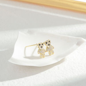 ED64324 Boucles <span class=keywords><strong>d</strong></span>'oreilles <span class=keywords><strong>ours</strong></span> pour étudiants Une carte <span class=keywords><strong>Trois</strong></span> paires de boucles <span class=keywords><strong>d</strong></span>'oreilles rouges en maille multi-piercing simples <span class=keywords><strong>et</strong></span> petites - Product Image 5