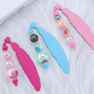 Marcadores de Libros Creativos con Forma de Pluma en Colores Variados para Lectura y Manualidades, Clips de Plástico Ecológicos para Libros de DingHong - Product Image 3
