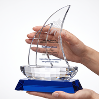 Nouveau design Trophée voilier en cristal K9 avec grande surface de gravure et base en cristal bleu, récompense pour les réalisations professionnelles