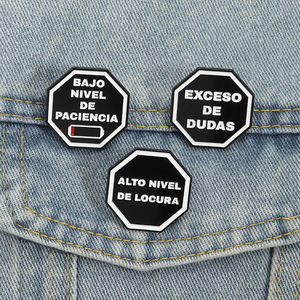 Broches de Esmalte con Citas en Español, Bajo Nivel de Paciencia, Alto Nivel de Locura, Insignia de Solapa, Joyería, Regalo, Venta al por Mayor - Product Image 1