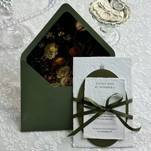 Invitations de mariage de luxe en papier fait main vert forêt, ensemble d'invitations en papier coton à bords festonnés pour fête de fiançailles et RSVP - Product Image 1