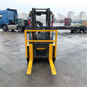 Chariot élévateur diesel japonais d'occasion (95 % neuf) de 3 tonnes avec moteur et conception de contrepoids pour usage en entrepôt - Product Image 5