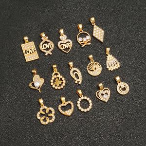 จี้ทองคำชุบ 24K 18K ดีไซน์ LOVE หรูหรา จี้ทองเหลืองประดับเพชรซิคอนสั่งทำได้ สำหรับผู้หญิง เด็ก จี้เพชรทันสมัย - Product Image 1