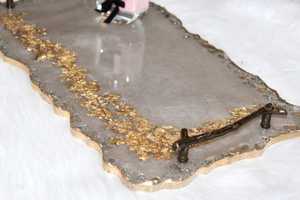 Bandeja de resina hecha a mano para decoración del hogar Bandeja de servicio elegante y duradera para mesa de centro Cocina o uso de tocador - Product Image 2