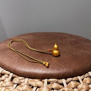 Collier pendentif gourde plaqué or 22 carats avec chaîne tressée, esthétique traditionnelle chinoise unique, de la fabrique de bijoux Dylam, pour femmes - Product Image 6