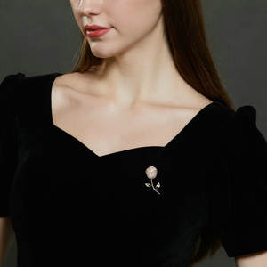 Roche OEM Broche Ouro Zircônia Homem Broche Tulipa Terno - Product Image 5