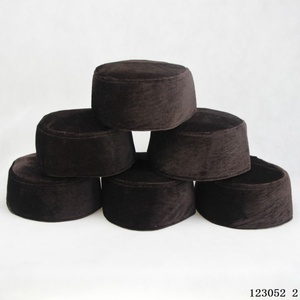 Chapeau de prière islamique d'hiver en velours de vison doux, écologique et respirant - Product Image 1