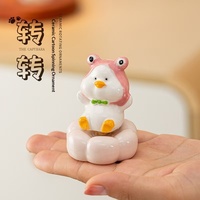 Vente en gros de toupies de bureau multi-styles en céramique de Jingdezhen, modèles miniatures en forme de poire, de canard et de pingouin