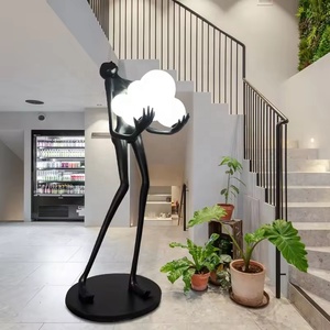 Lampadaire Minimaliste Noir en Résine Sculptée - Éclairage Moderne Silhouette Humaine Peint à la Main Moulage de Précision pour un Luxe Subtil - Product Image 5
