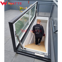 Lucarne de toit plate automatique moderne de haute qualité avec cadre en aluminium, verre étanche, contrôle des insectes, ventilation et accès à la terrasse