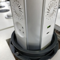 Prise pop-up motorisée IP65 4 côtés Israël Prise cachée de table WIFI intelligente avec haut-parleur USB-C Prise de charge sans fil de levage