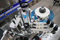 Machine d'étiquetage automatique à grande vitesse pour bouteilles d'eau avec technologie d'adhésif thermofusible