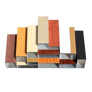Profilé carré en aluminium grain bois série 6000, 20x20, fabriqué pour les cadres de portes, la décoration intérieure, la pliage et la découpe - Product Image 6