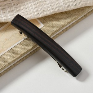 Pince à cheveux en bois minimaliste de style chinois, élégante et raffinée, pince latérale de grande valeur, accessoire capillaire pour femme, idéale pour le cheongsam. - Product Image 3