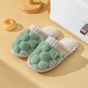 Pantoufles en daim doux haut de gamme, adaptées à une utilisation intérieure et extérieure, confort hivernal, pantoufles en fourrure pour femmes avec fonction antidérapante - Product Image 3