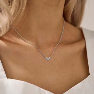 Collar con Colgante de Corazón de Tres Piedras con Diseño de 3 Piedras, Regalo de San Valentín, Plata de Ley 925, Moissanita de 4 mm y 0.30 ct, para Mujer - Product Image 4