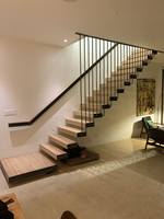 Escalier cantilever intérieur, escalier flottant avec rampe verticale en métal pleine hauteur pour appartement, hôtel, duplex