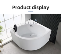 Baignoire moderne en acrylique minimaliste pour deux personnes avec un design d'angle triangulaire unique, confort de bain profond, caractéristiques d'entretien facile