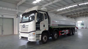 Camion-citerne HOWO 8x4 30 000L pour le transport de mazout, de diesel et d'essence - Product Image 3