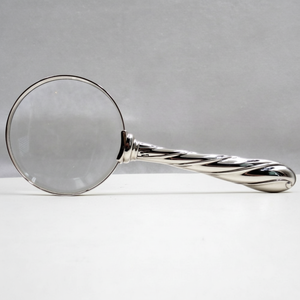 Loupe en bois classique conçue pour une visualisation claire des livres, des cartes, des timbres, des pièces de monnaie, des documents, de la lecture et de l'étude - Product Image 1