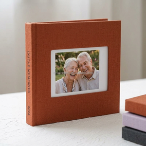 Album <span class=keywords><strong>photo</strong></span> Instax Mini personnalisé en lin rigide avec fenêtre frontale <span class=keywords><strong>d</strong></span>écoupée et dos doré, compatible avec les photos instantanées Fuji Instax Mini - Product Image 3
