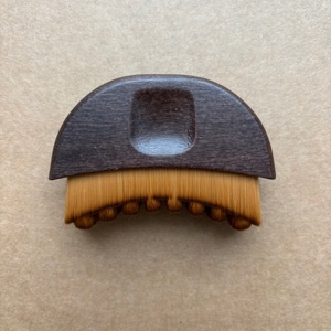 Brosse faciale <span class=keywords><strong>lymphatique</strong></span> en bois pour le <span class=keywords><strong>drainage</strong></span> et le contour du visage, adaptée à une application précise sur la peau - Product Image 2
