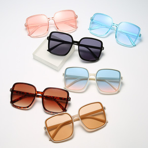 Square <b>Sunglasses</b> For Women UV400 Protection PC Frame Fashionable Retro Style Trendy Shades With <b>Leopard</b> <b>Print</b> And Cream Colors - Product Image 1