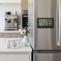 Thermomètre hygromètre numérique intelligent OEM fin pour intérieur avec icône de confort, horloge, fonctionne sur piles, en plastique, mesure de la température et de l'humidité