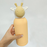 Botella de Agua Infantil de Acero Inoxidable con Funda de Peluche de Animales Adorables, Taza para Niños con Tapas y Tapones de Peluche Personalizados