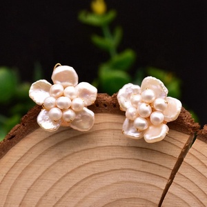 Pendientes de Perlas Barrocas Chapados en Oro, Perlas Naturales de Forma Única, Joyería Elegante para Fiestas y Eventos, Regalo Ideal para Mujer - Product Image 2