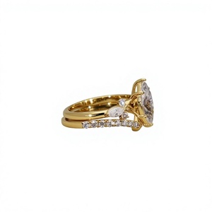 Anillo de Compromiso de Lujo con Diamante Cultivado en Laboratorio de 1.34 CT TDW, Corte Marquesa, Engaste de Garras, Oro Amarillo de 14K, con Diamante Principal de 1.00 CT - Product Image 2