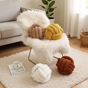 <span class=keywords><strong>Coussin</strong></span> décoratif en fausse fourrure d'agneau fait main, style moderne et simple, pour salon et chambre à coucher, couleur unie, tendance influenceur. - Product Image 2