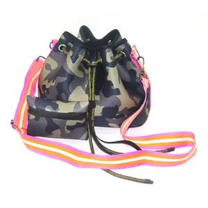 กระเป๋าทรงถังออกแบบมาใหม่กระเป๋าชายหาดสำหรับผู้หญิงกระเป๋าถือกระเป๋าสะพายพาดลำตัวพร้อมกระเป๋า