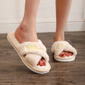 Pantoufles brodées en fourrure peluche pour femmes, antidérapantes, à bout ouvert, pour l'intérieur, collection printemps-automne, best-seller transfrontalier - Product Image 3