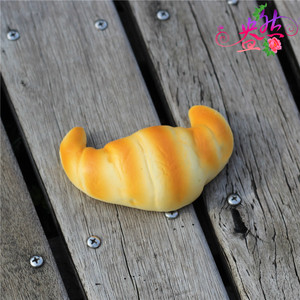 Stock PU Soft Squishy Toy Slow Rising Croissant décompression parfumé pour les enfants de 5 à 7 ans - Product Image 2