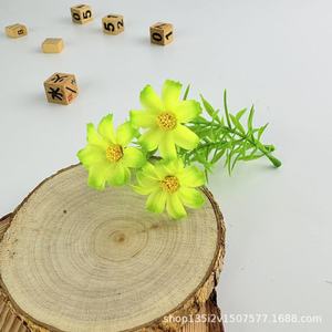 Qiye <b>Artificial</b> <b>Flowers</b> Silk Daisy Waterweed For Wedding Holiday Decoration Office Greenery Forest Style - Product Image 2
