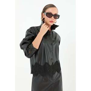 Chemise en cuir pour femme, style romantique moderne, noire, boutonnée, avec ourlet en dentelle, design asymétrique, pour tous les jours - Product Image 2