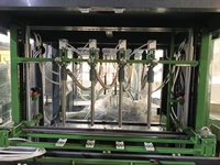 Ligne de production entièrement automatique résistante à la corrosion pour le remplissage par gravité de produits tels que le blanchiment et les nettoyants pour toilettes