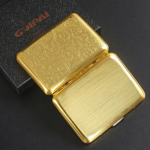 Vendita calda di lusso da uomo moderna scatola per portasigarette impermeabile con Design dorato rifinito inciso in metallo resistente ottone - Product Image 5