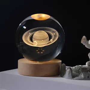 Lune Astronaute Planète Globe Boule de cristal 3D Boule de système solaire gravée au laser avec interrupteur tactile Base lumineuse LED Cadeau d'astronomie